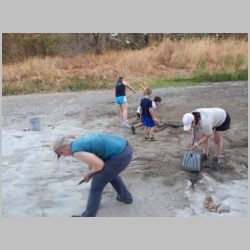 DSCN0869 Paul Baker family and volunteers.JPG